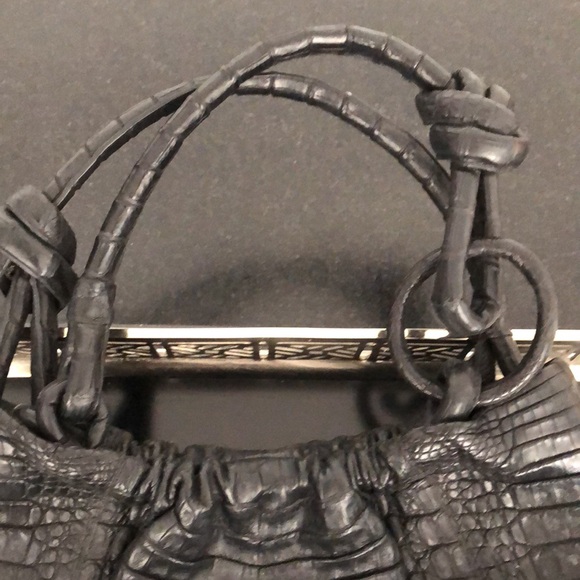 Nancy Gonzalez CROCODILE NEW CONDITION UNIQUE HANDLE WITH CIRCLE AND TWO KNOTS - Picture 2 of 10